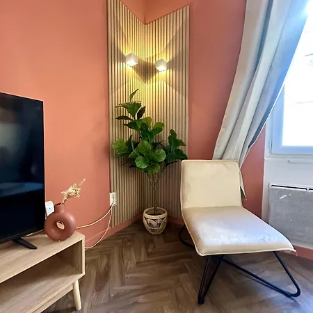 Apartmán Jolie 2 Pieces Climatise Avec Terrasse Au Centre-ville, Proche Gare Narbonne